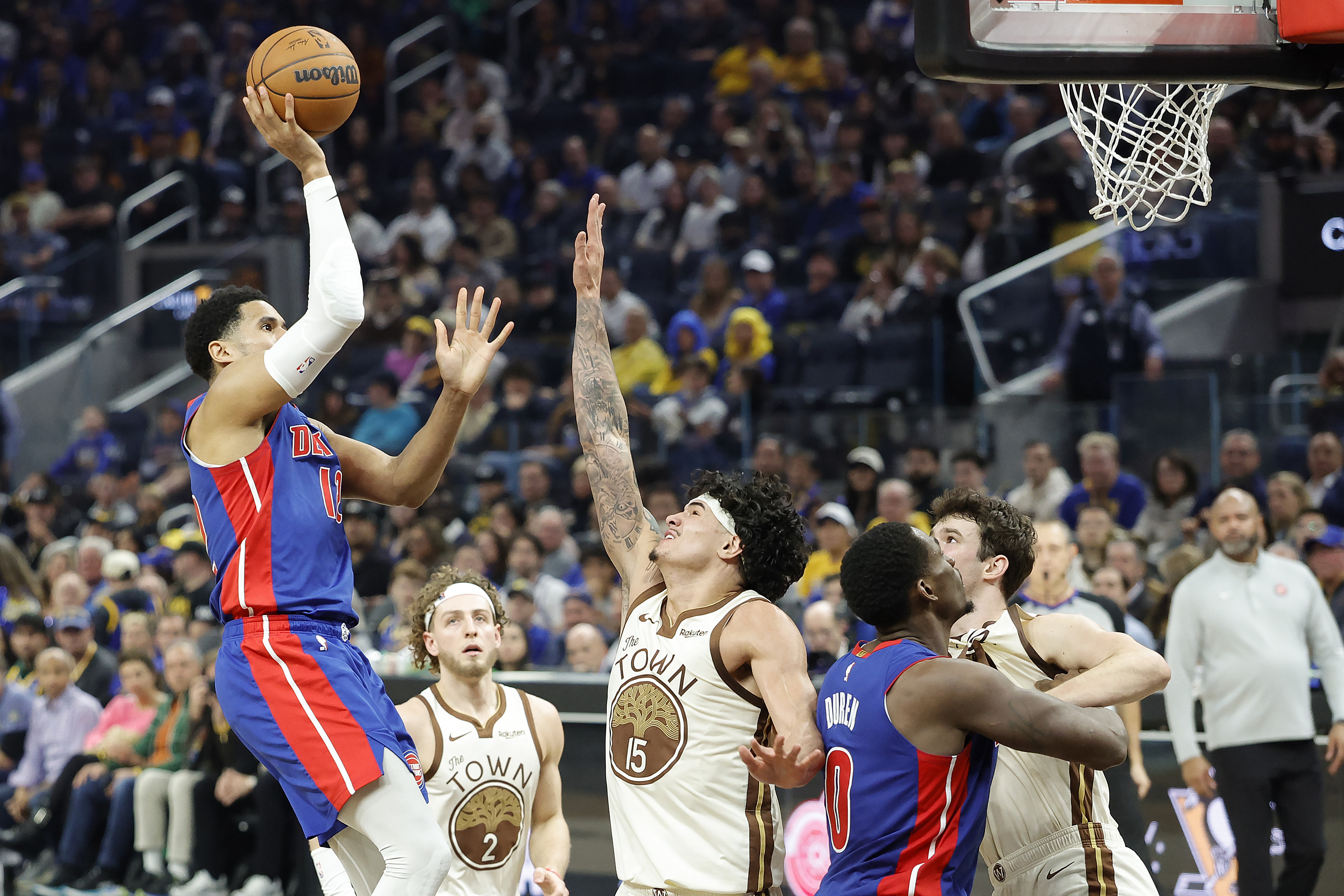 Gotovo, Detroit osvojio Istok!